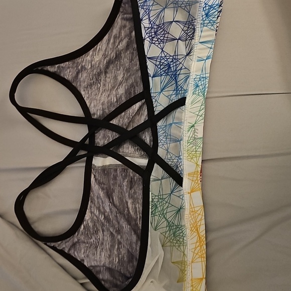 Peloton Geometric Prism White Sports Bra - Picture 2 of 4